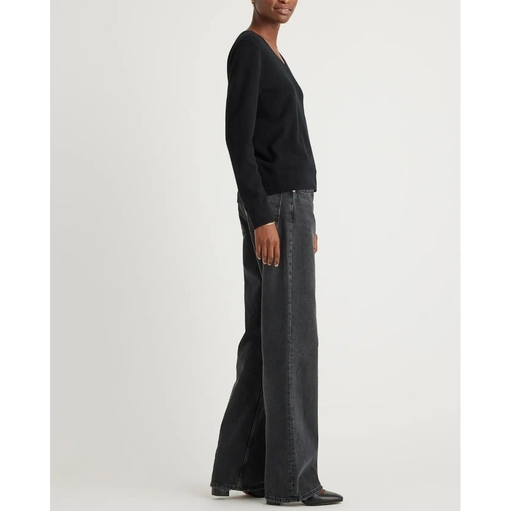 Quince Womens S NWT Mongolian Cashmere Quiet Lux  V-Neck Sweater Black Minimal